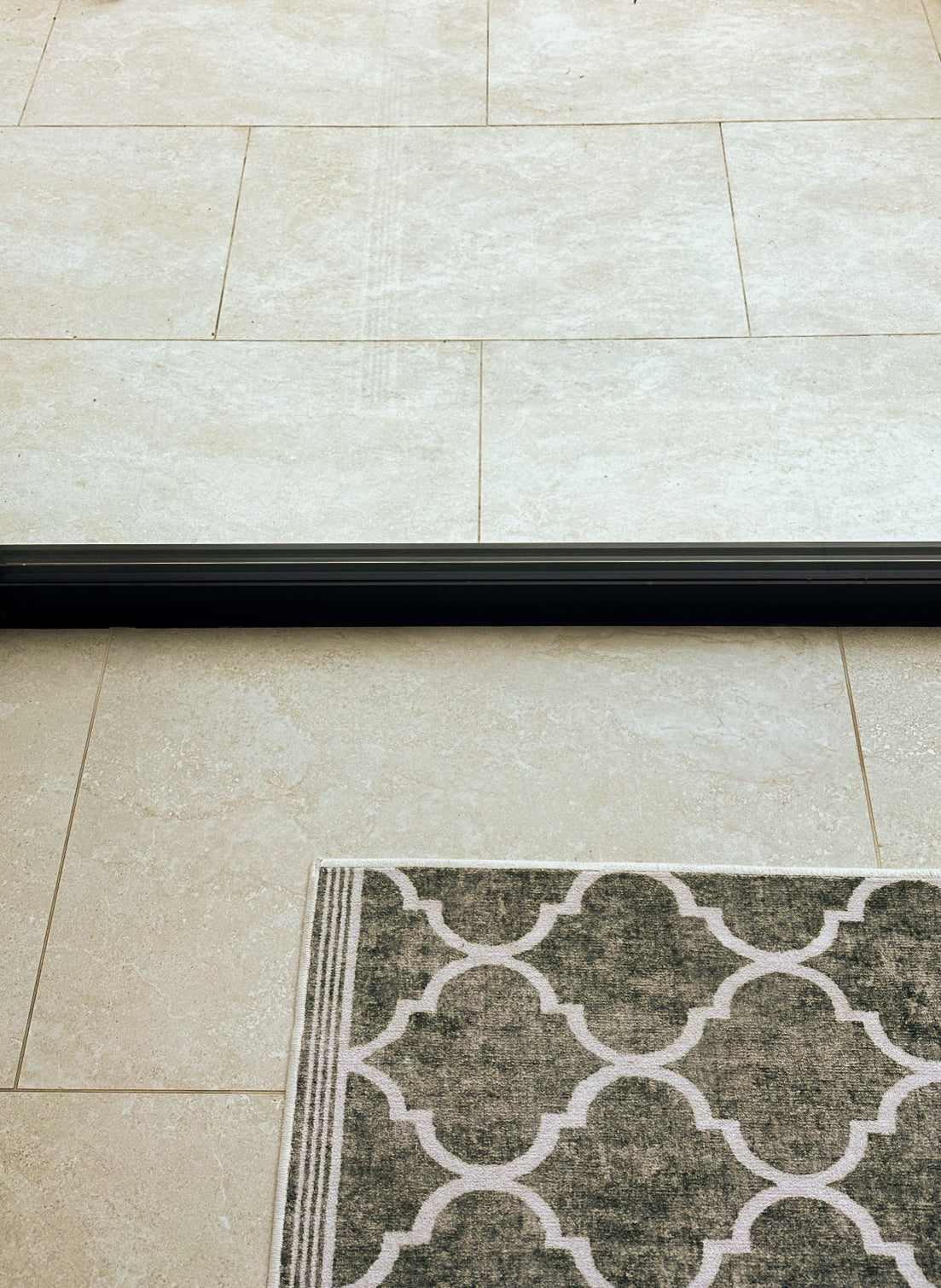 Kamien Honey - Modern Kitchen and Outdoor Patio by Pascal Huser