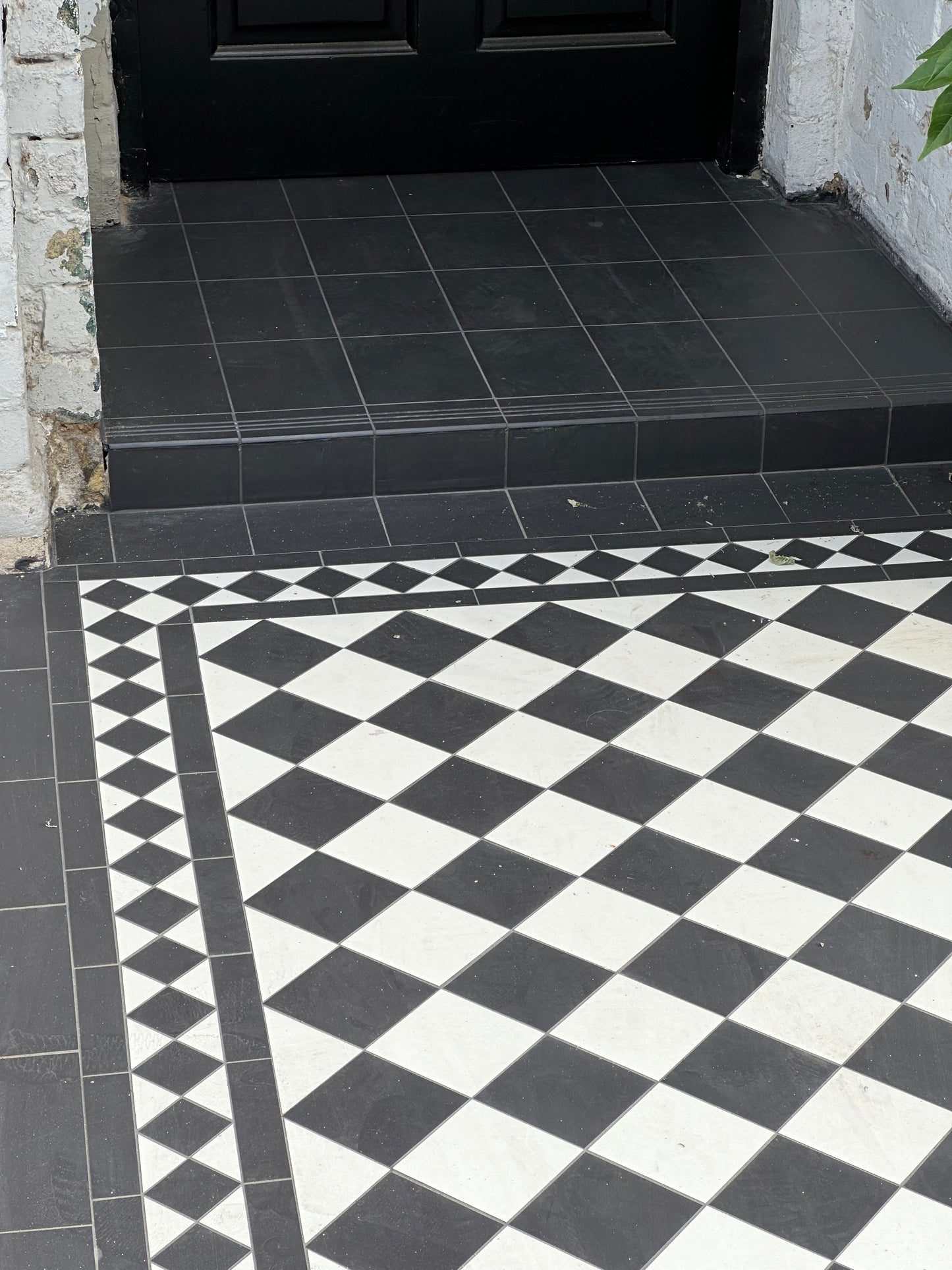 Cotswolds Daylesford Black & White Mosaic
