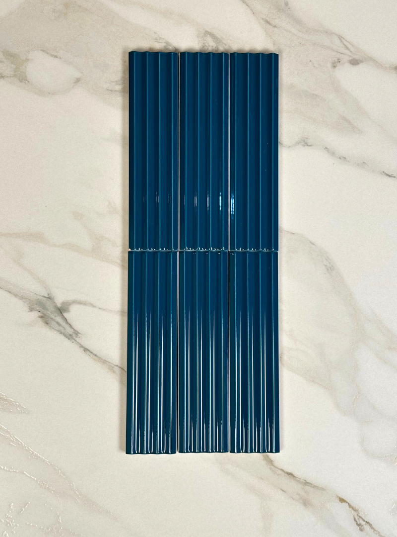 Manuva Teal Point Gloss