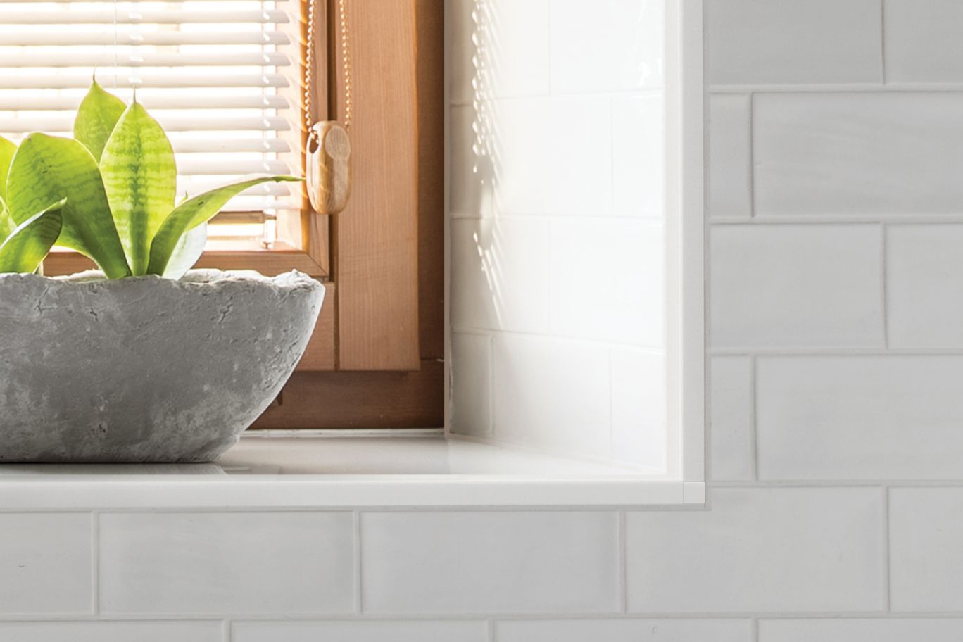 Schluter Quadec Q - Die Cast Internal/External Corner Powder Coated Aluminium