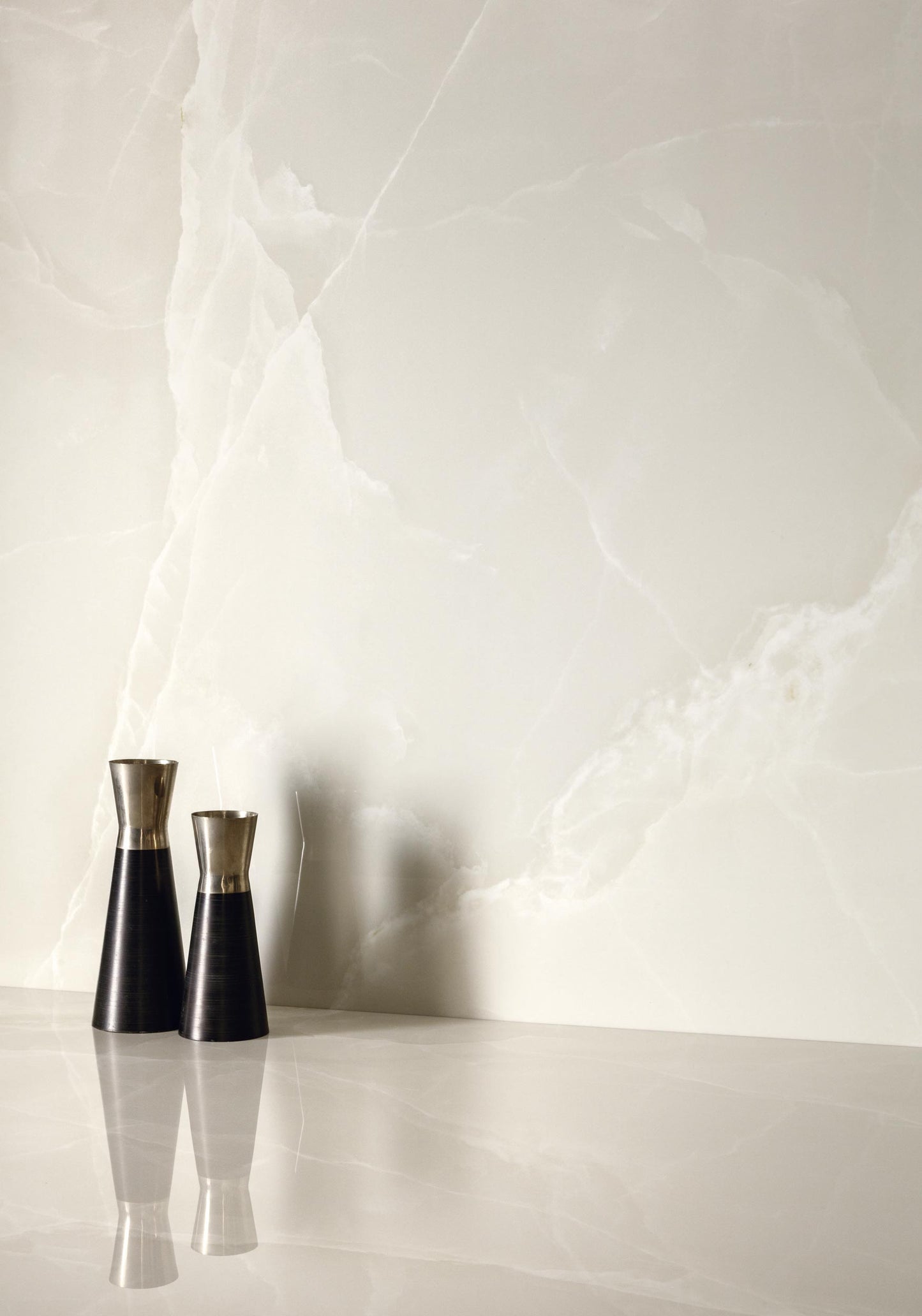 Onici Cloudy White (Glossy)