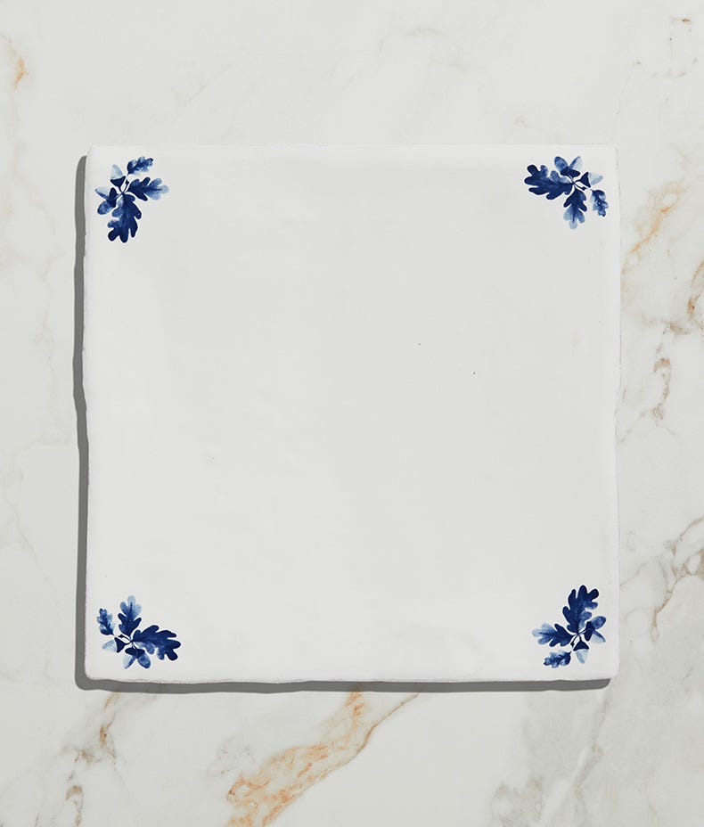 Dyrham Dairy Ceramic Oak Leaf Center Decor