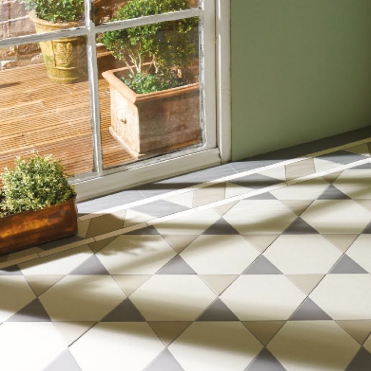 Hexham - Red, Black & White