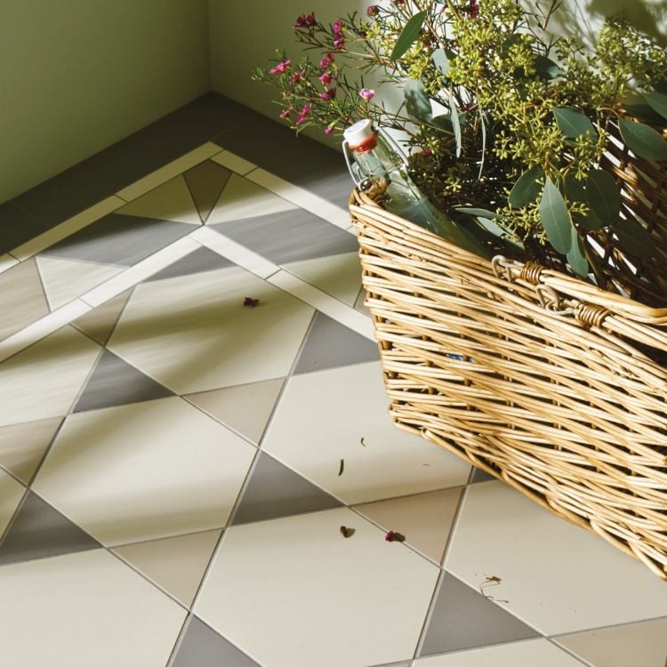 Hexham - Red, Black & White