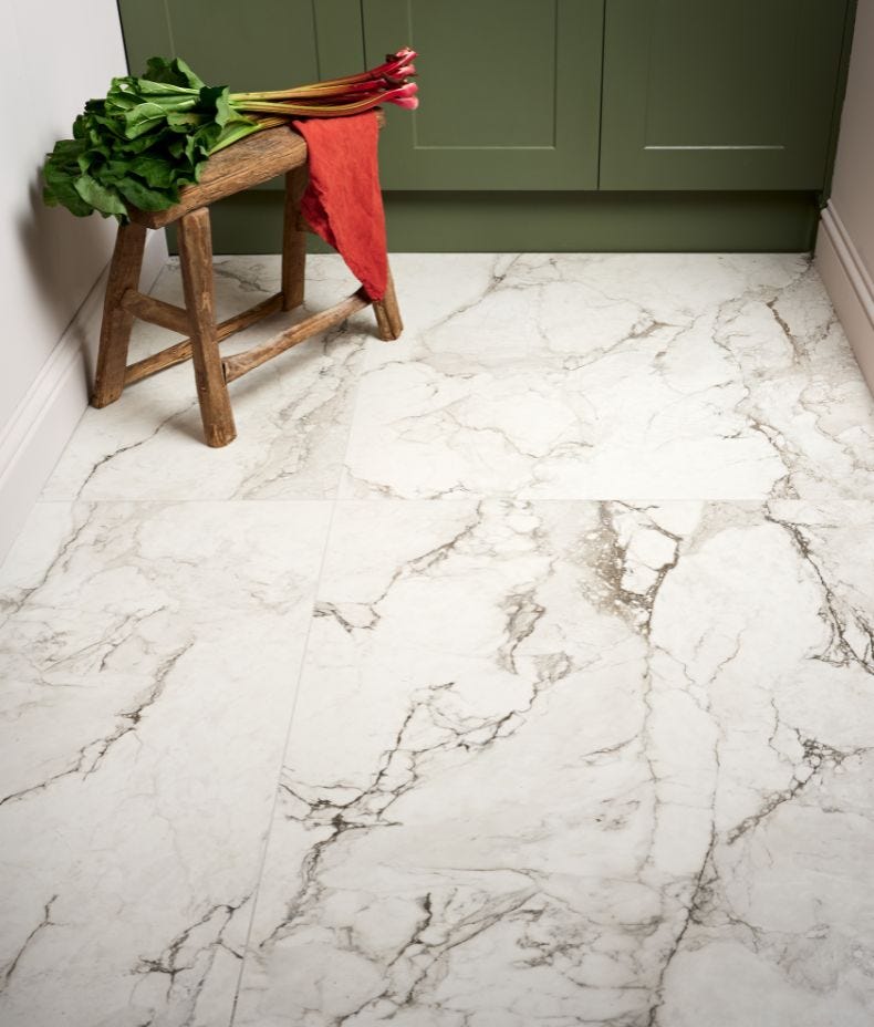 Sculpture Grande Porcelain Carrara