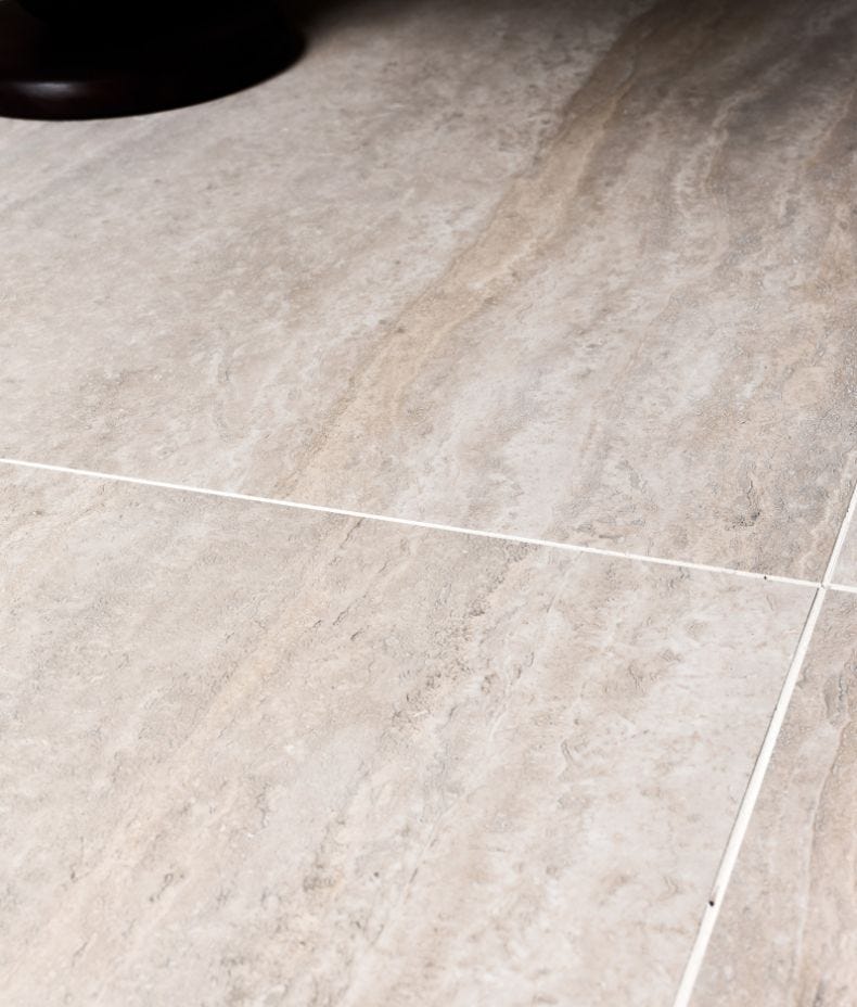 Sculpture Grande Porcelain Romano Veincut Light