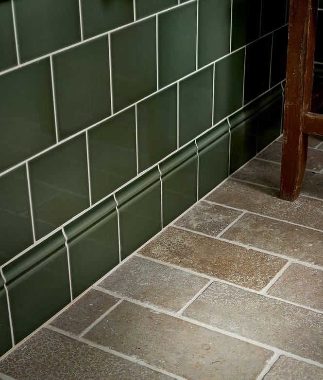 Victorian Style™ Ceramic Cabbage Green Crackle Glaze Classic Skirting