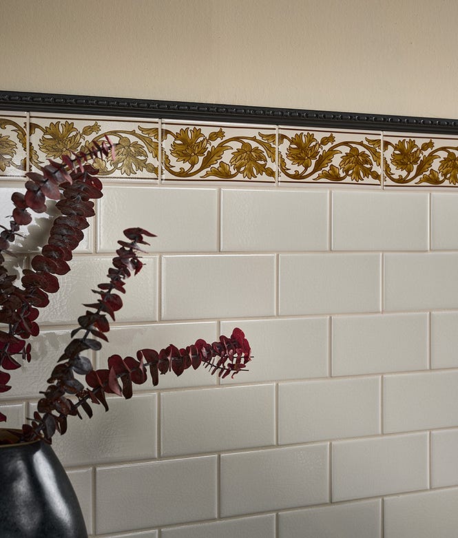 Victorian Style™ Wall Ceramic Decor Carnation Border