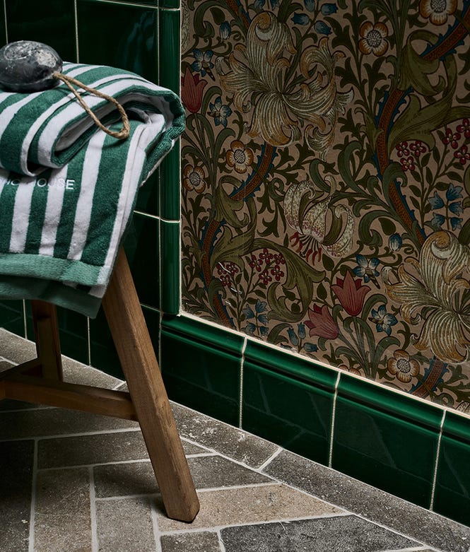 Victorian Style™ Ceramic Emerald Green Crackle Glaze Classic Skirting