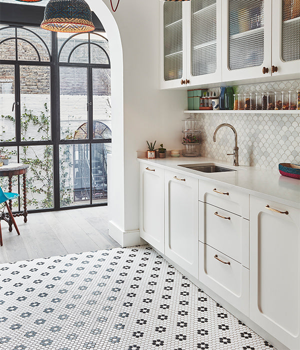 Mono Hex Porcelain Daisy