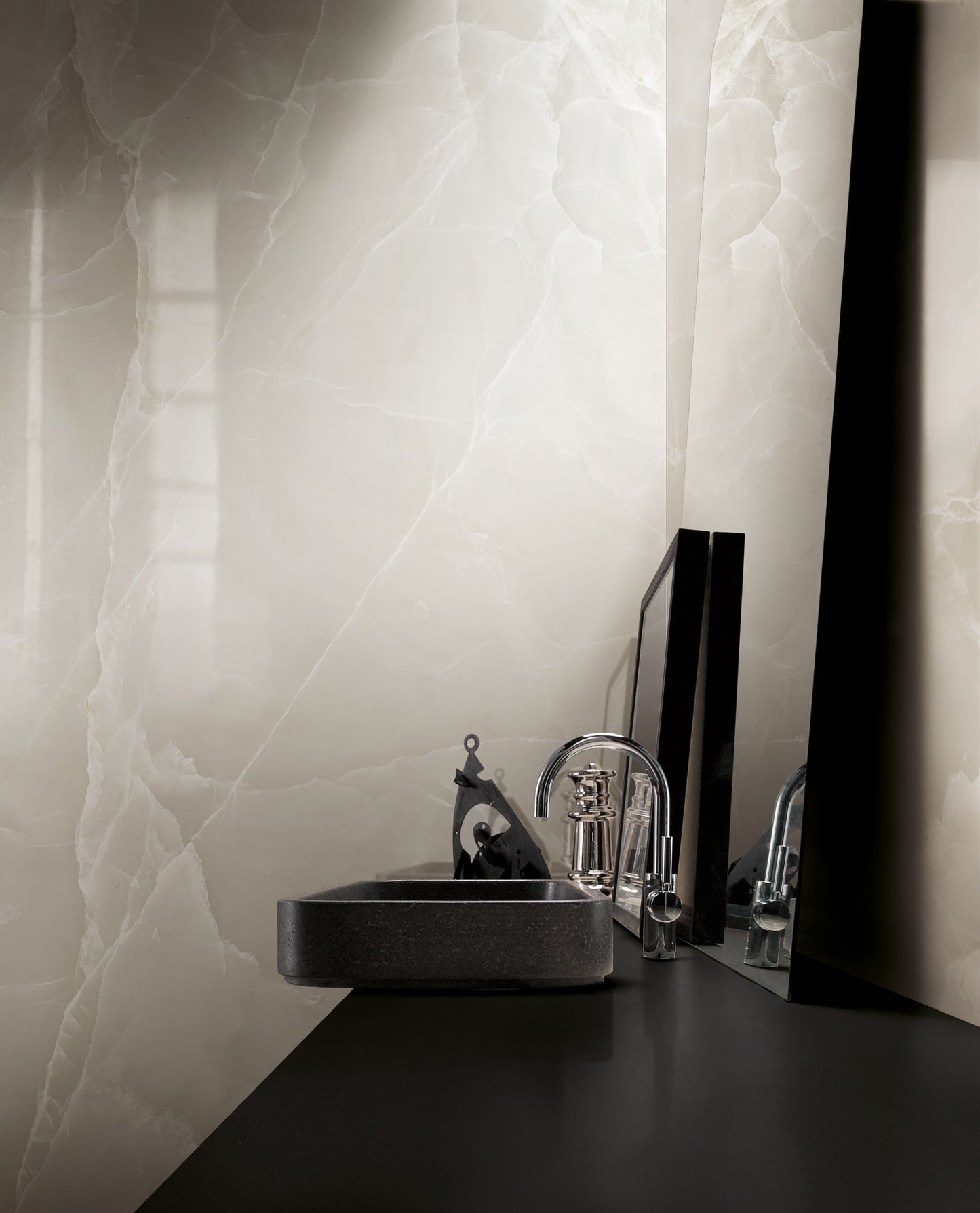 Onici Cloudy White (Glossy)