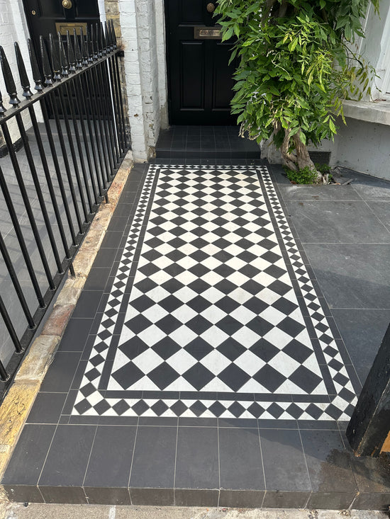 Cotswolds Daylesford Black & White Mosaic