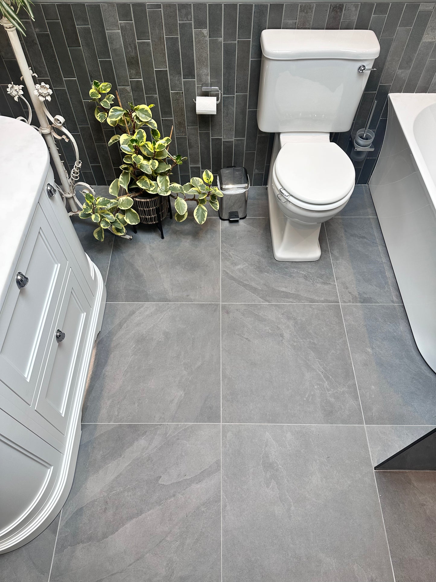 Kuro Grey (Room Lot)