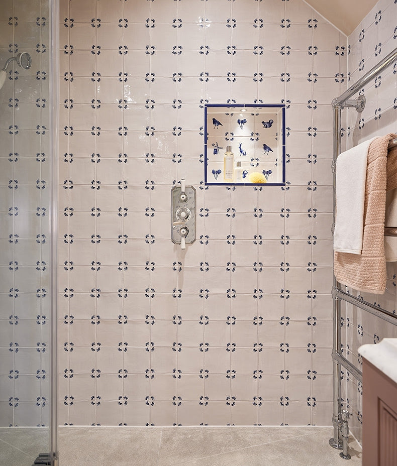 dyrham-dairy-ceramic-oak-leaf-corner-decor