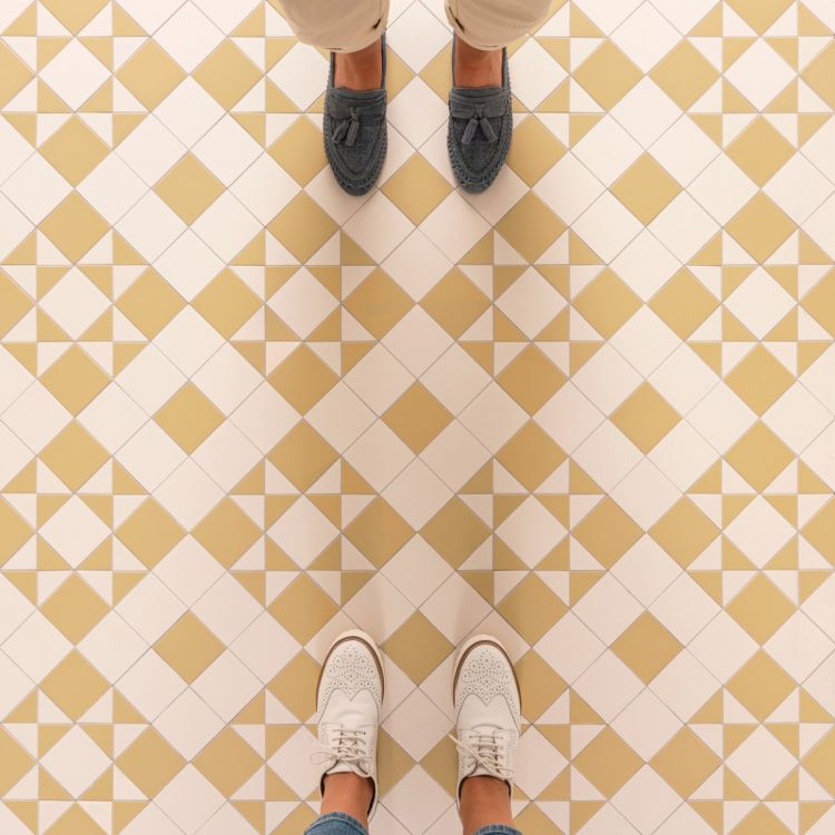 Braemar - Dover White & Hawthorn Yellow