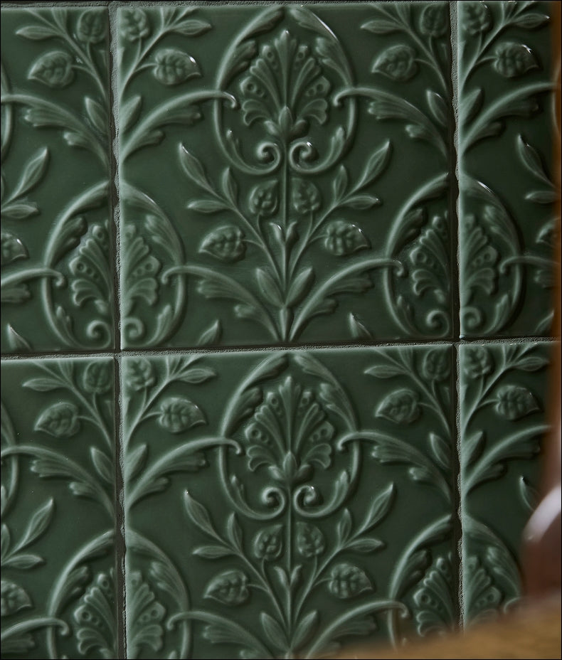 victorian-style-wall-hampton-court-vines-cabbage-green-gloss-finish