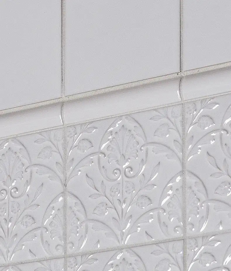 victorian-style-wall-hampton-court-vines-cotton-white-gloss-finish