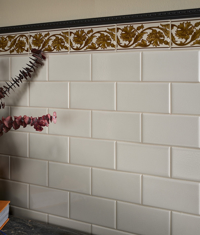 victorian-style-wall-decor-carnation-border