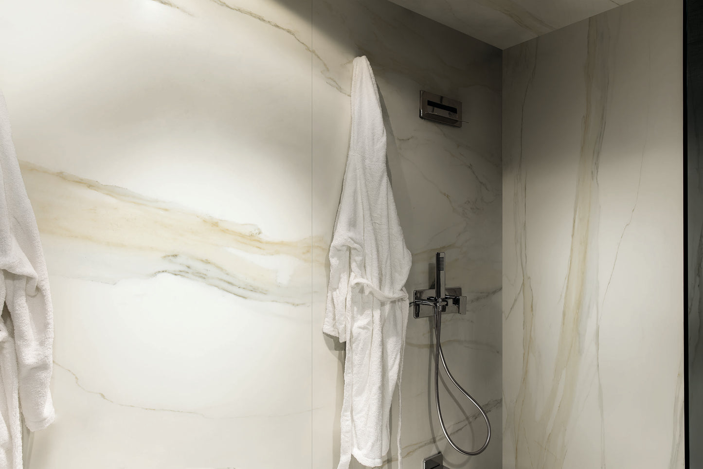 Magnifica Calacatta Gold Polished